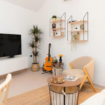 بيت للعطل 2 Bedroom Beautiful In *