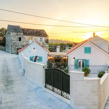 بيت للعطل 2 Bedroom Beautiful In Nerezisca