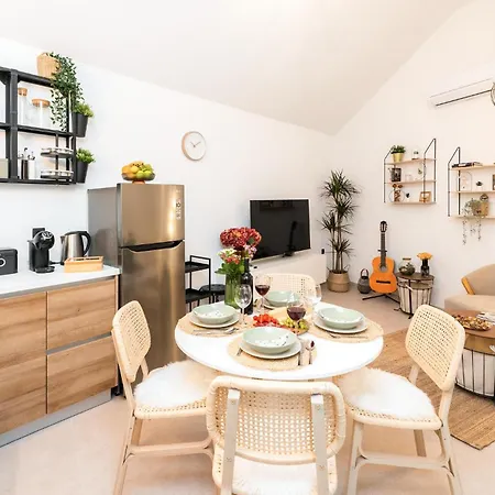 بيت للعطل 2 Bedroom Beautiful In