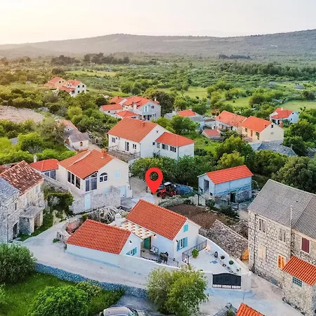 2 Bedroom Beautiful In * Nerezisca