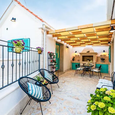 2 Bedroom Beautiful In * Nerezisca