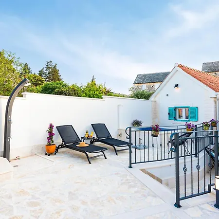 2 Bedroom Beautiful In * Nerezisca