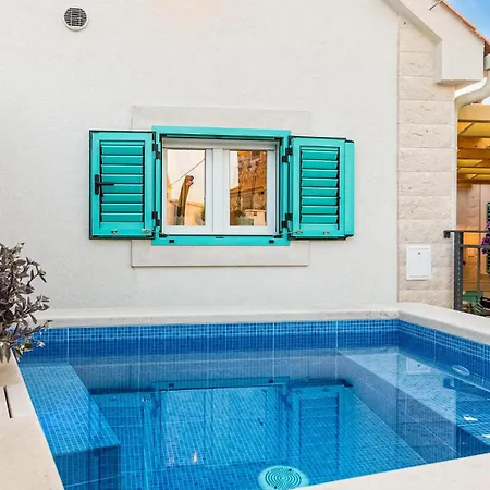 2 Bedroom Beautiful In * Nerezisca