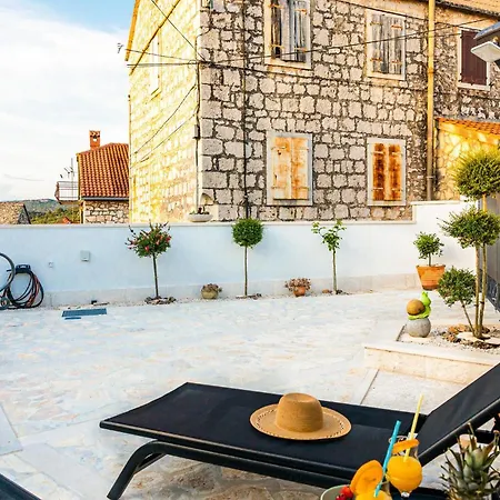2 Bedroom Beautiful In *