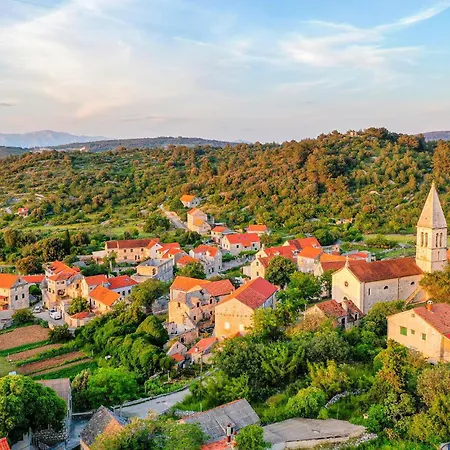 2 Bedroom Beautiful In * Nerezisca
